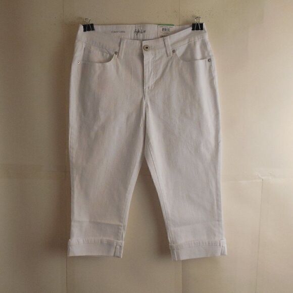 539927....Style & Co Curvy Capri Jeans - Picture 1 of 5